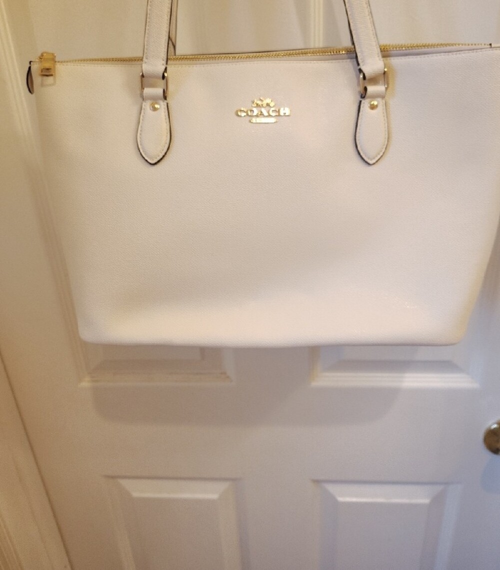 Coach Cream Gallery Leather Tote with Gold Logo - Picture 2 of 11